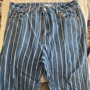 Women’s straight leg striped pants !!
